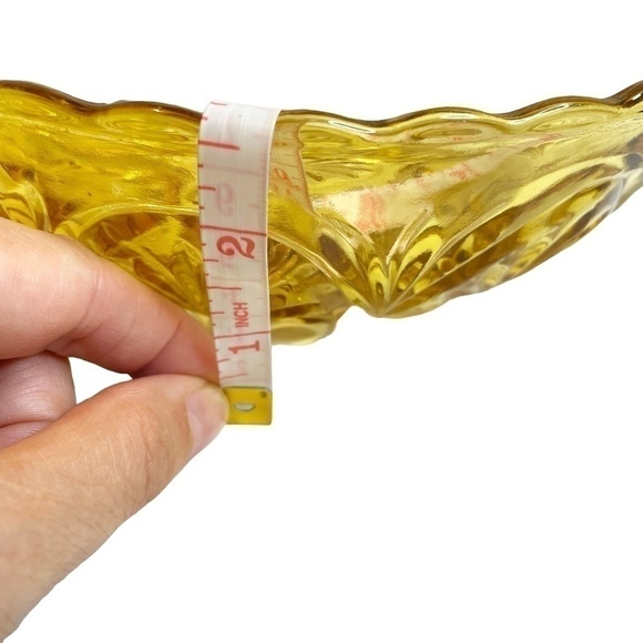 2 Vintage Indiana Glass Co Star Cameo Medallion Yellow Bowls 💛 - Picture 9 of 10